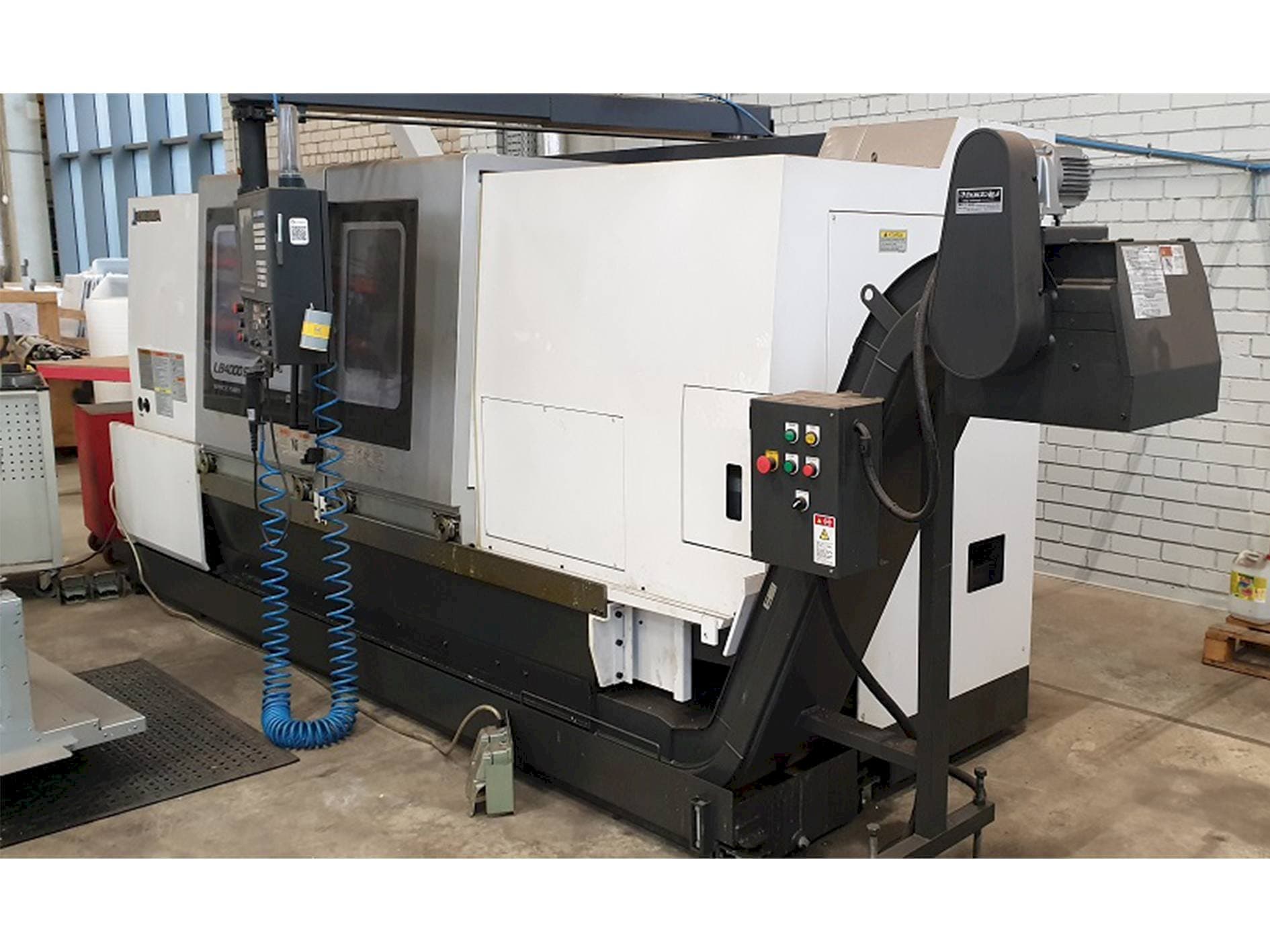 Mašīnas Okuma LB4000EXII pretskats
