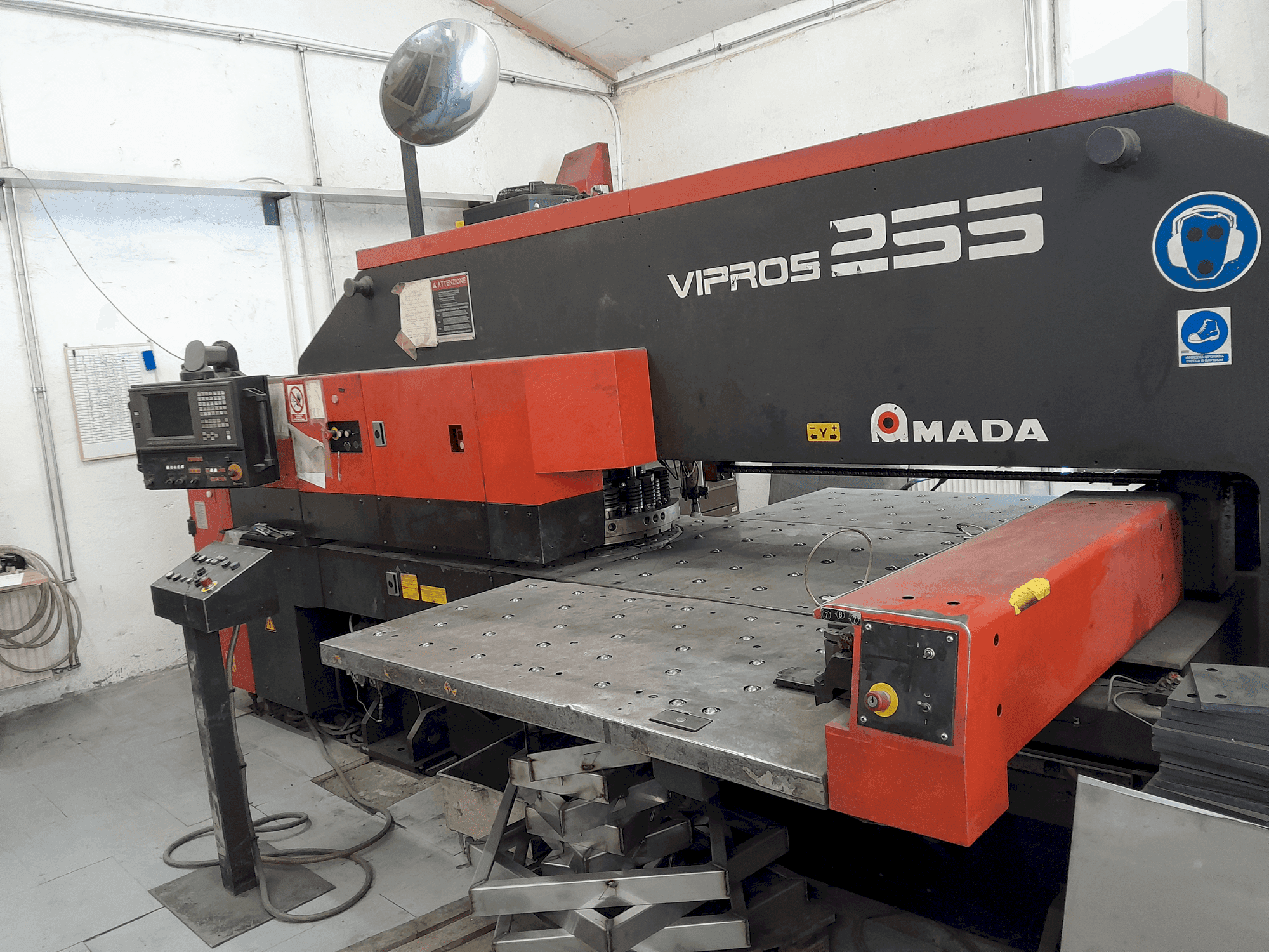 Mašīnas AMADA Vipros 255 pretskats
