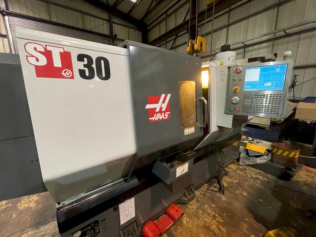 Mašīnas HAAS ST-30 pretskats