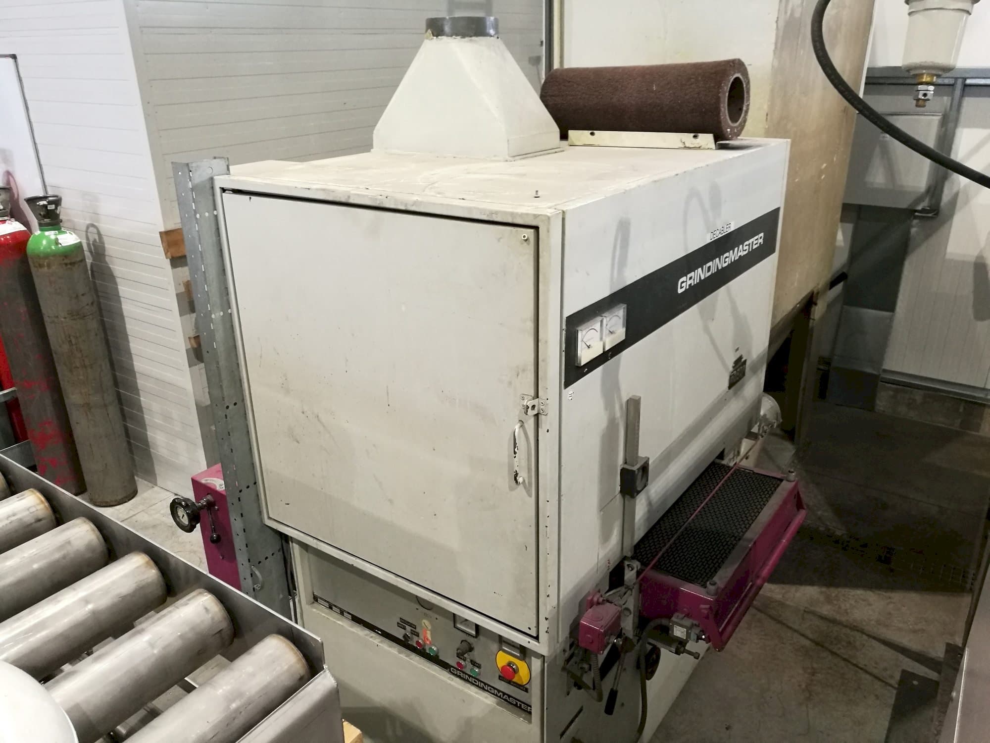 Mašīnas GRINDINGMASTER MCSB2-600 skats  no kreisās puses