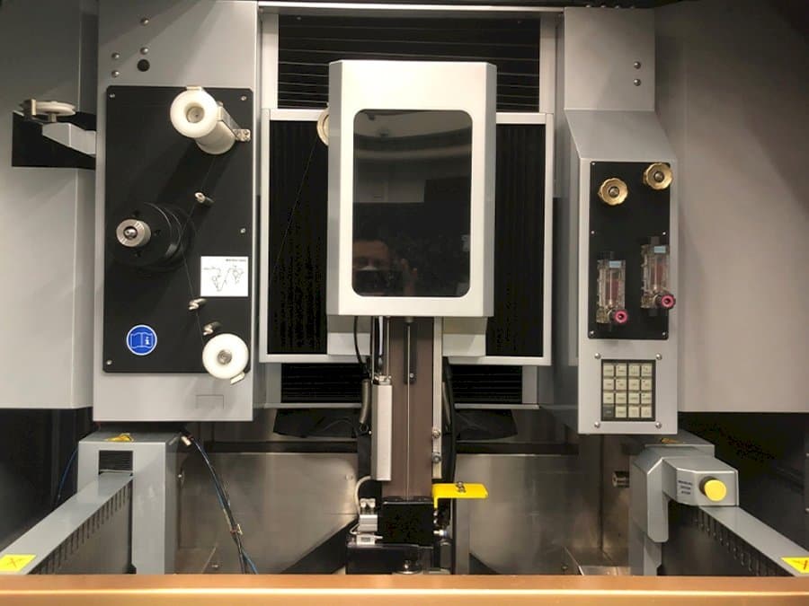 Mašīnas EROWA Robot Compact 80 pretskats
