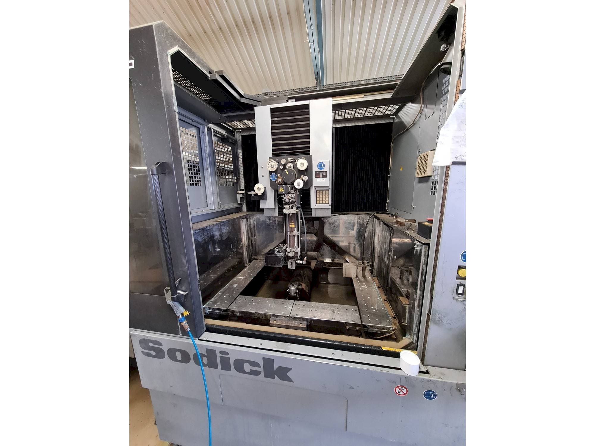 Mašīnas Sodick AQ750L pretskats