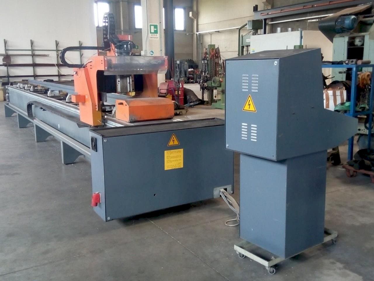 Mašīnas Tekna UT 426/3 pretskats