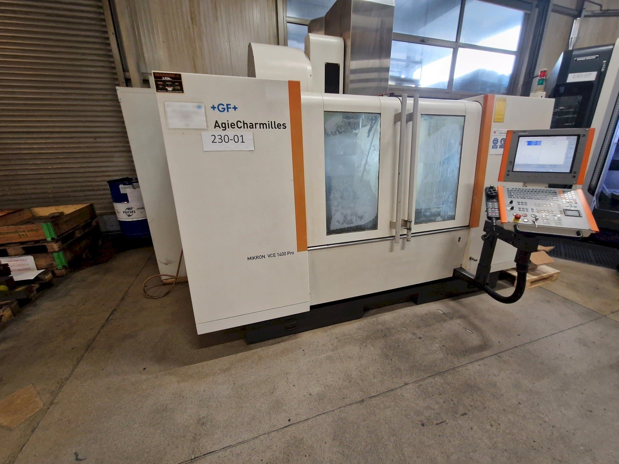 Mašīnas AgieCharmilles MIKRON VCE 1400 PRO kreisās malas  skats