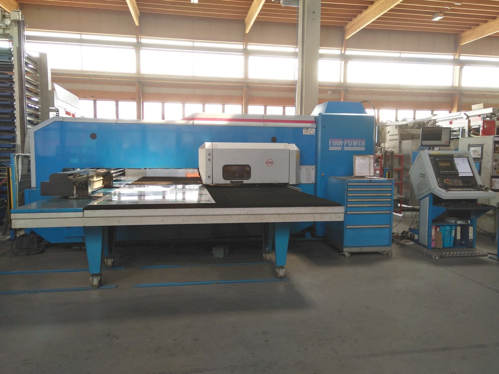 Mašīnas Finn-Power A5-20SB pretskats