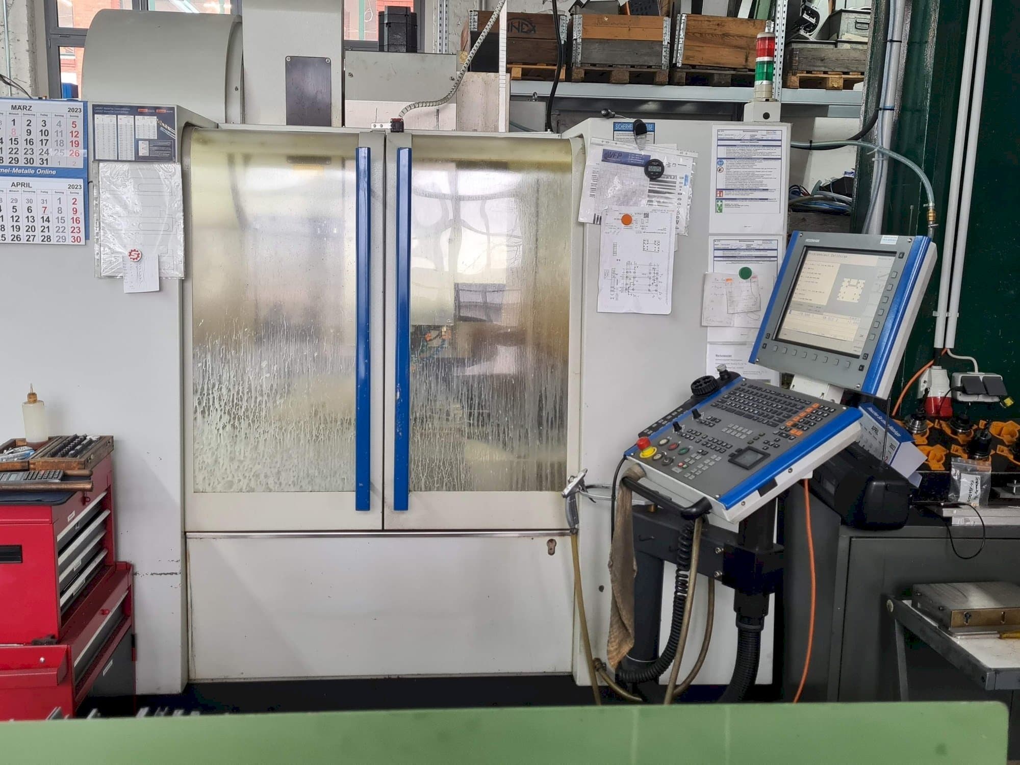 Mašīnas MIKRON VCE600 Pro pretskats