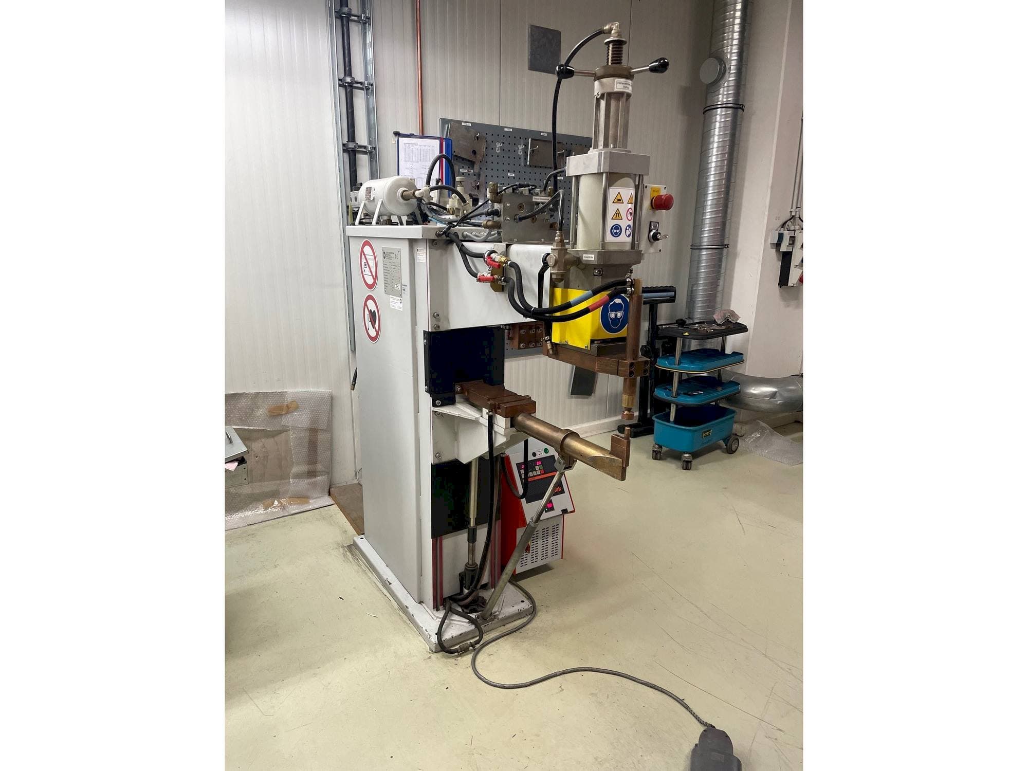 Mašīnas ESD 8212 S pretskats