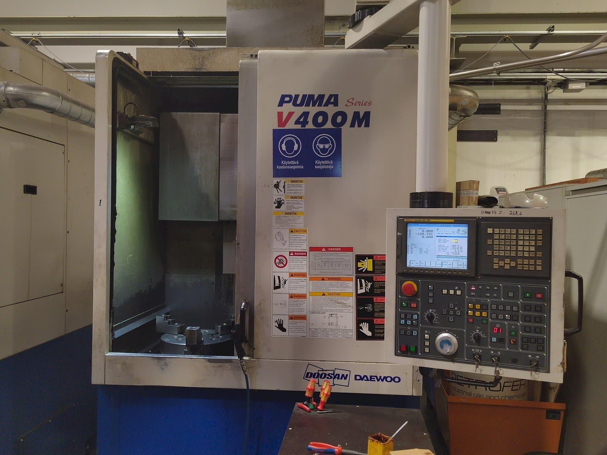 Mašīnas Doosan Puma V400M pretskats
