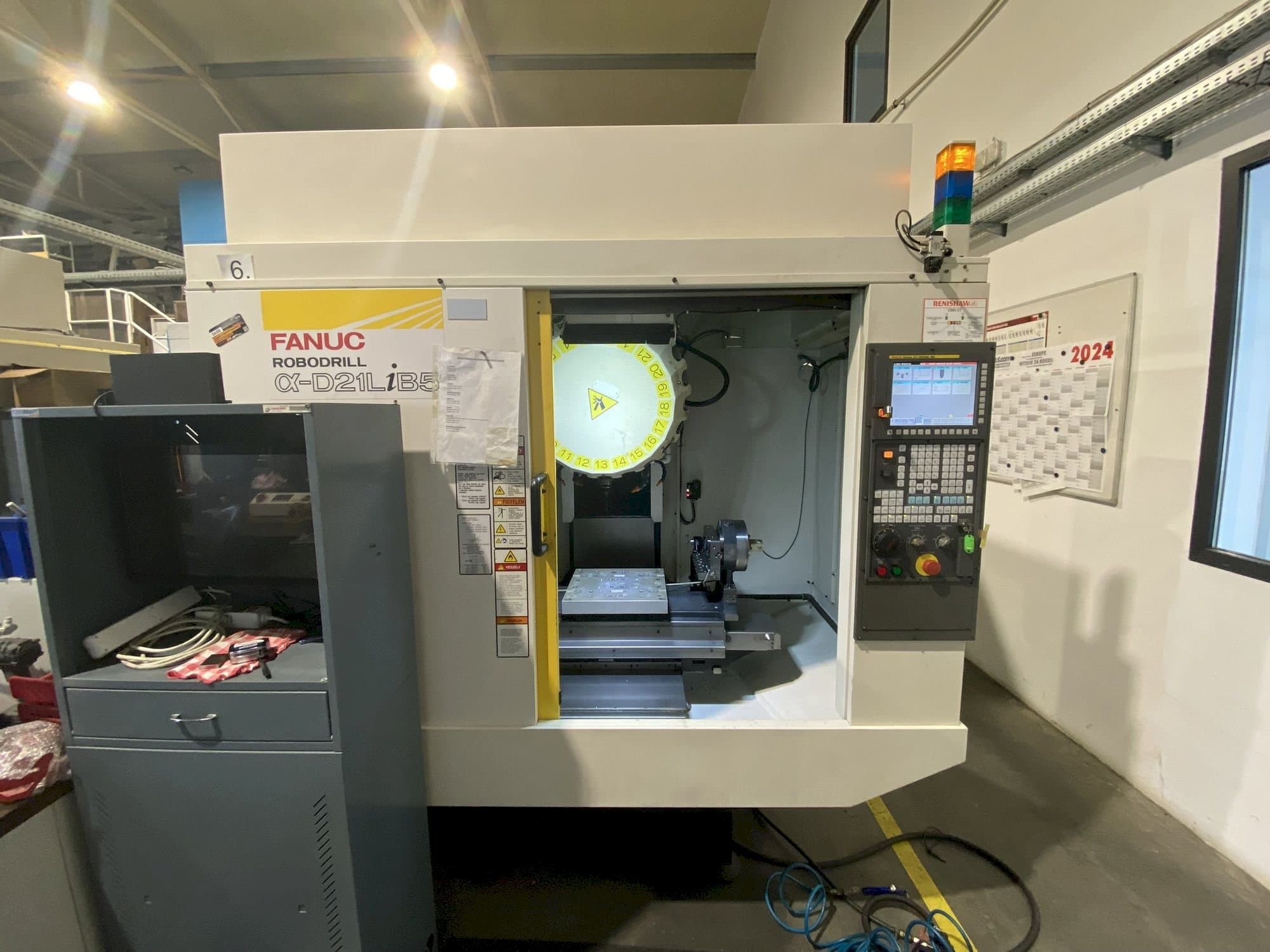 Mašīnas FANUC Robodrill Alpha D21LiA5 pretskats