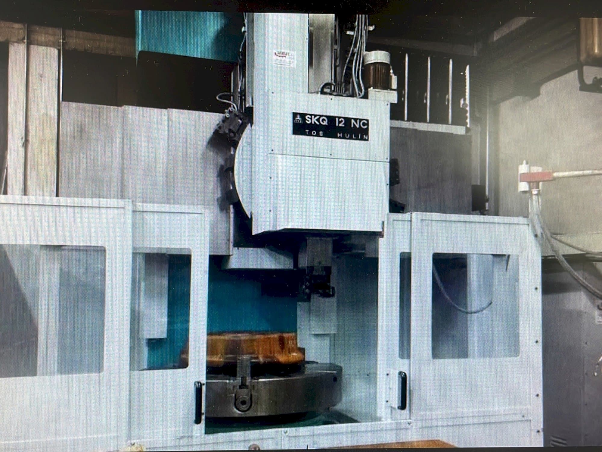 Mašīnas TOS SKQ 12 NC  pretskats