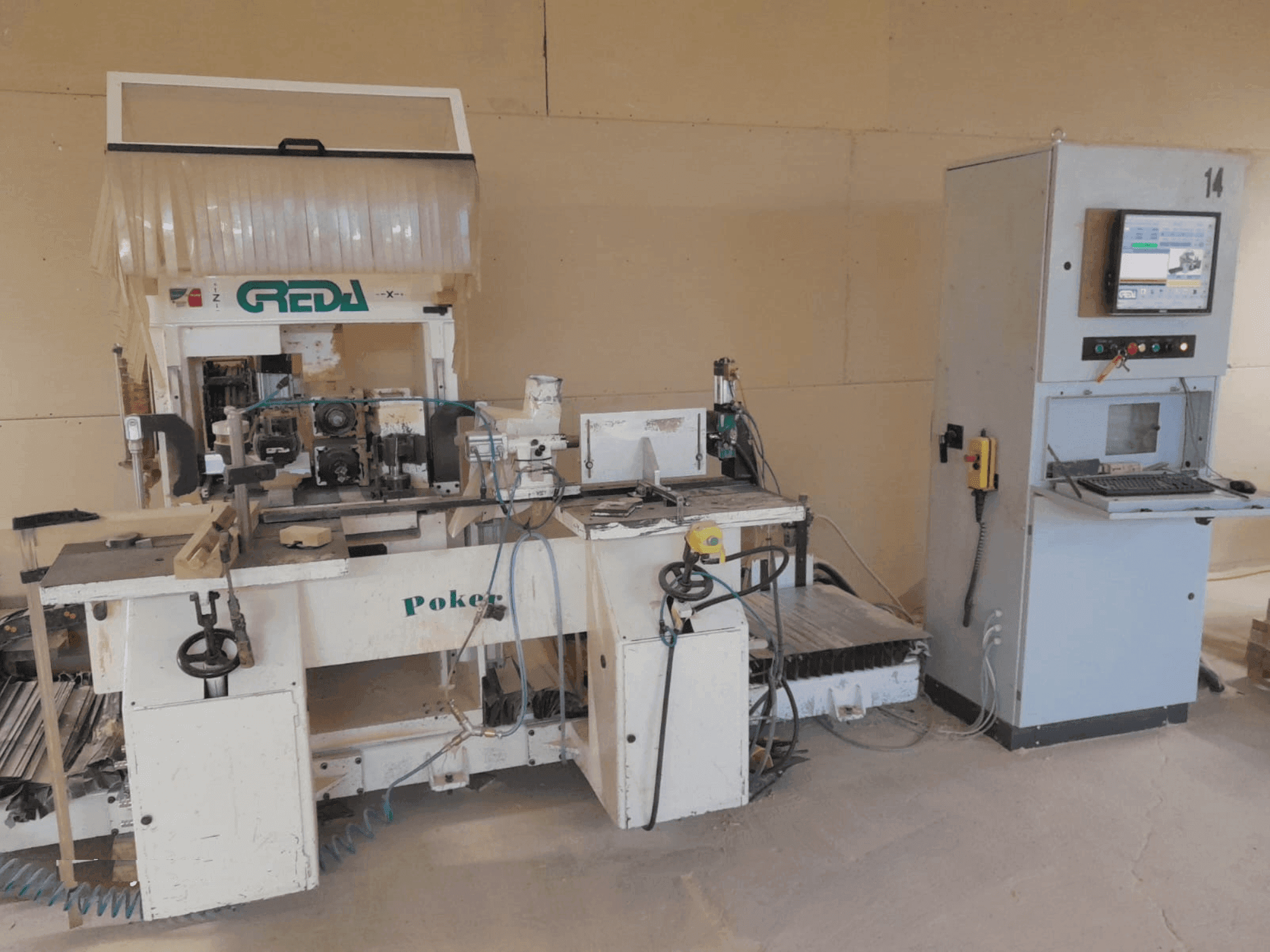 Mašīnas GREDA POKER pretskats