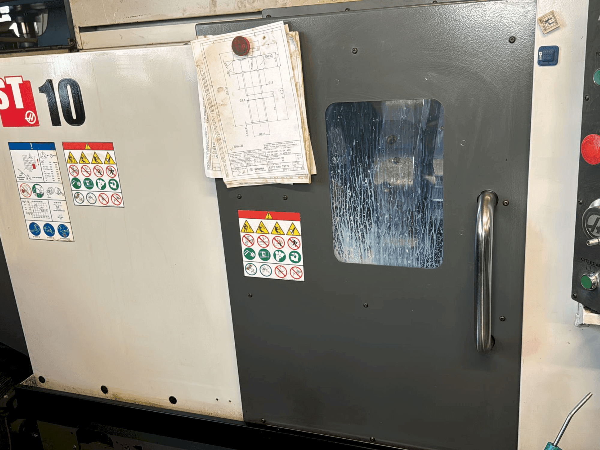 Mašīnas HAAS ST-10 pretskats