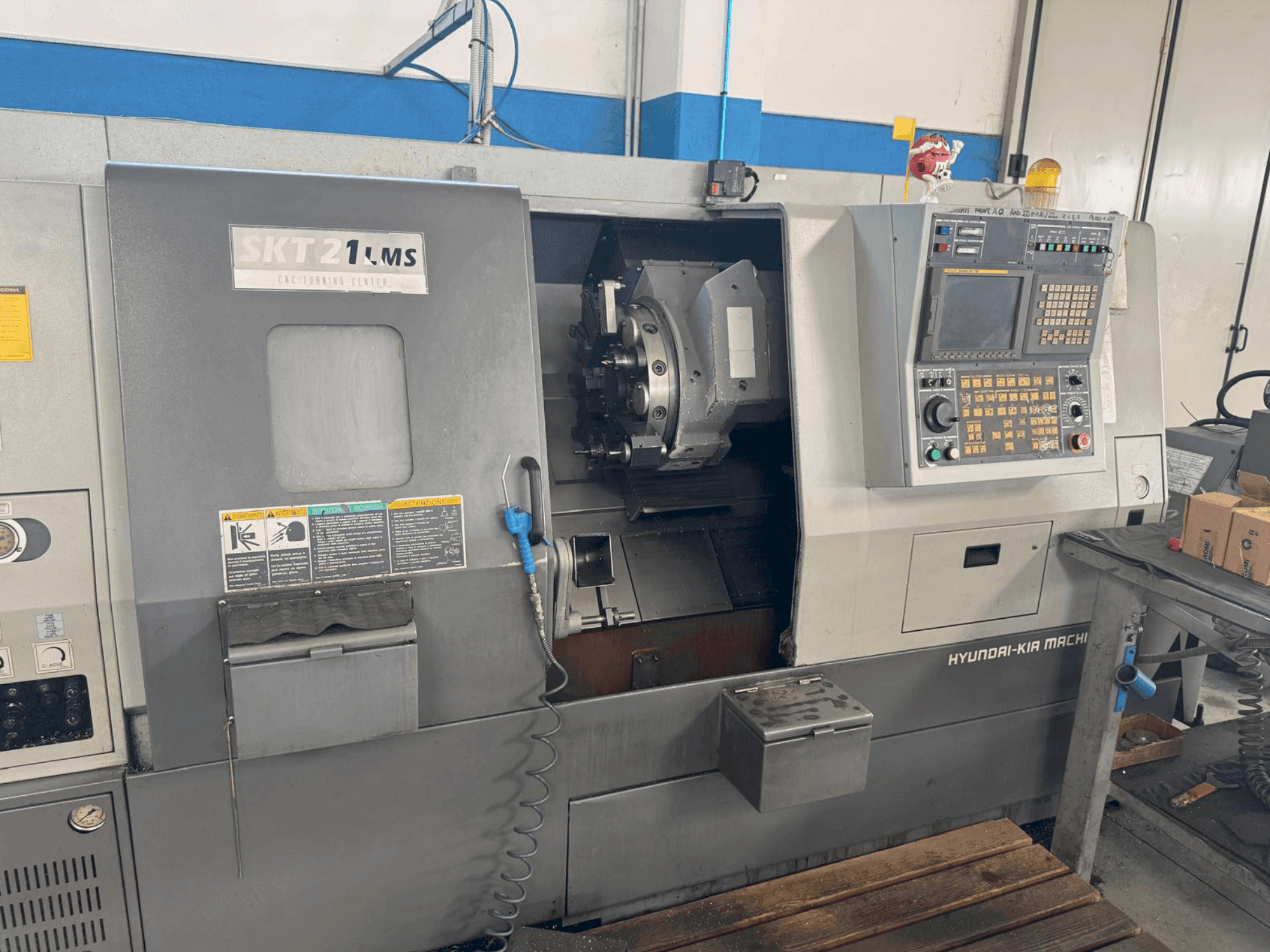 Mašīnas HYUNDAI KIA SKT 21 LMS pretskats