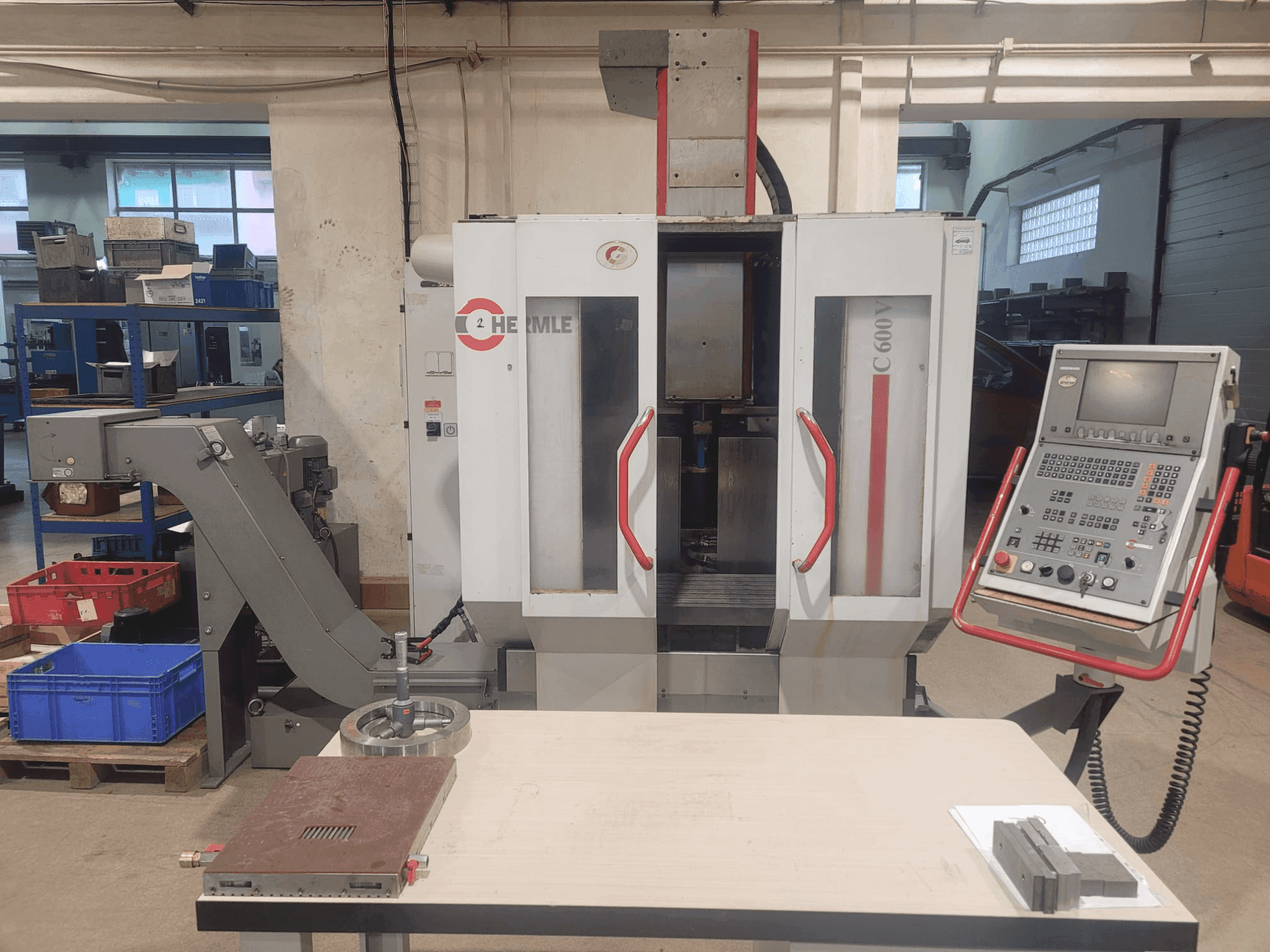 Mašīnas HERMLE C 600 V pretskats