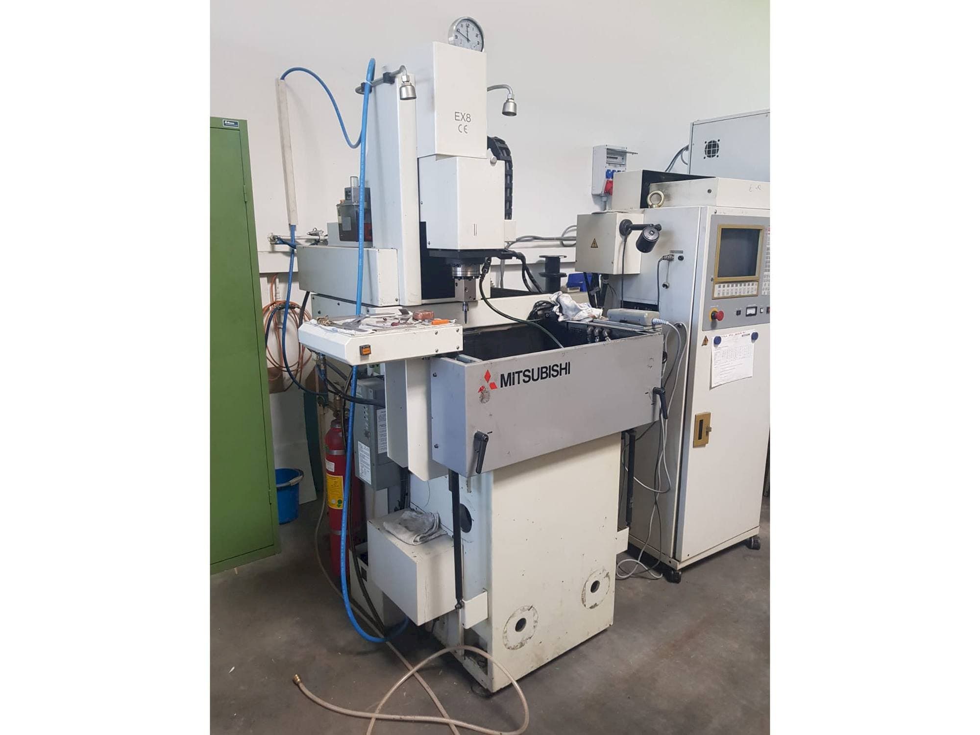 Mašīnas Mitsubishi EX 8 pretskats