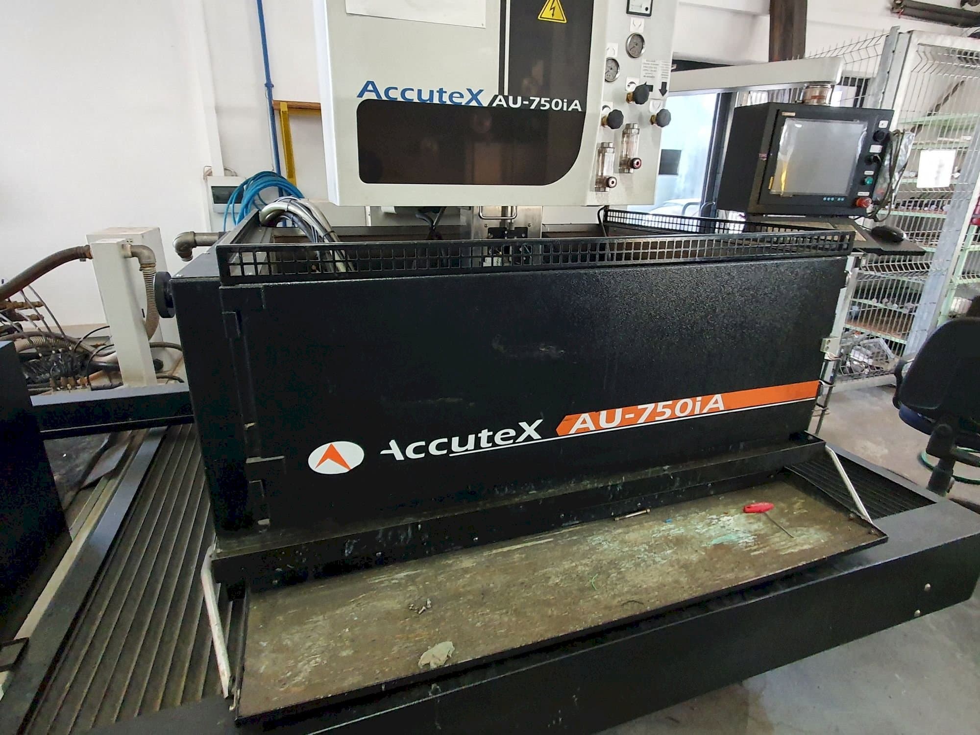 Mašīnas AccuteX AU-750iA pretskats