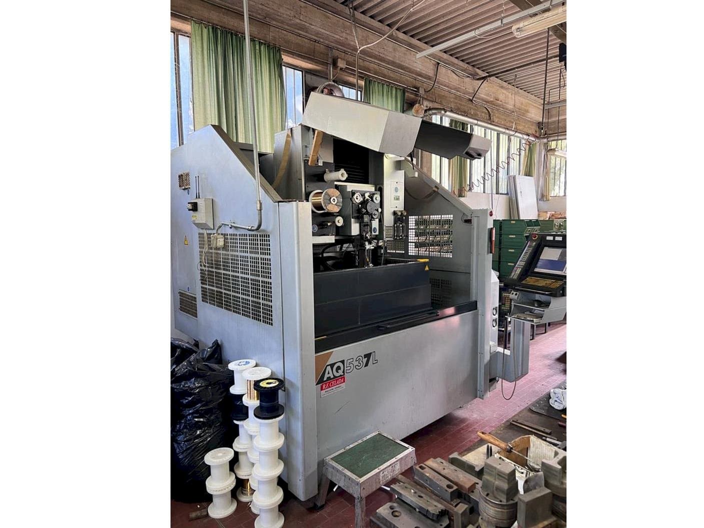 Mašīnas Sodick AQ537L pretskats