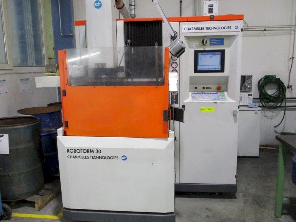 Mašīnas AgieCharmilles Roboform 30  pretskats