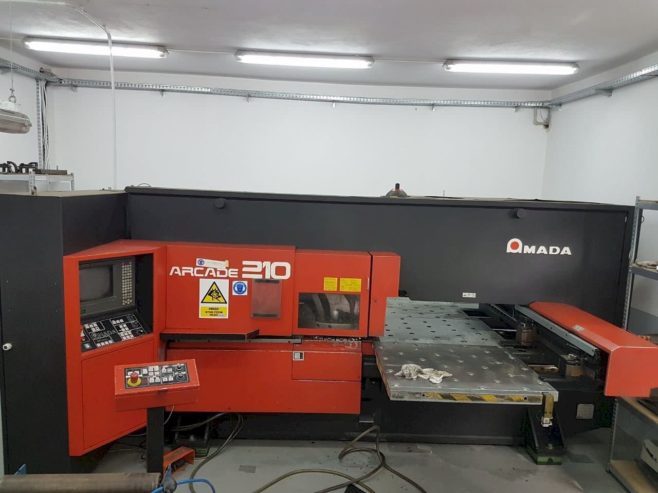 Mašīnas AMADA ARCADE 210 pretskats