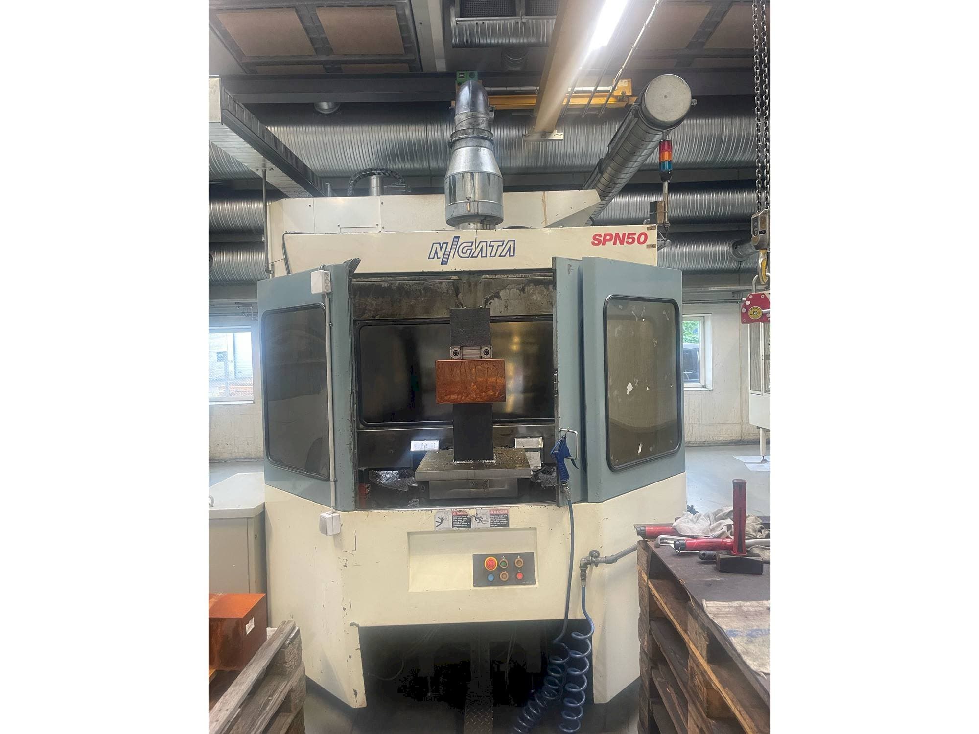 Mašīnas Niigata SPN 50 pretskats
