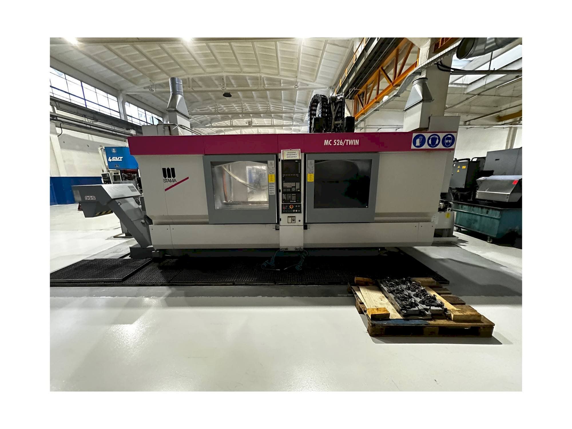 Mašīnas STAMA MC 526 / TWIN pretskats