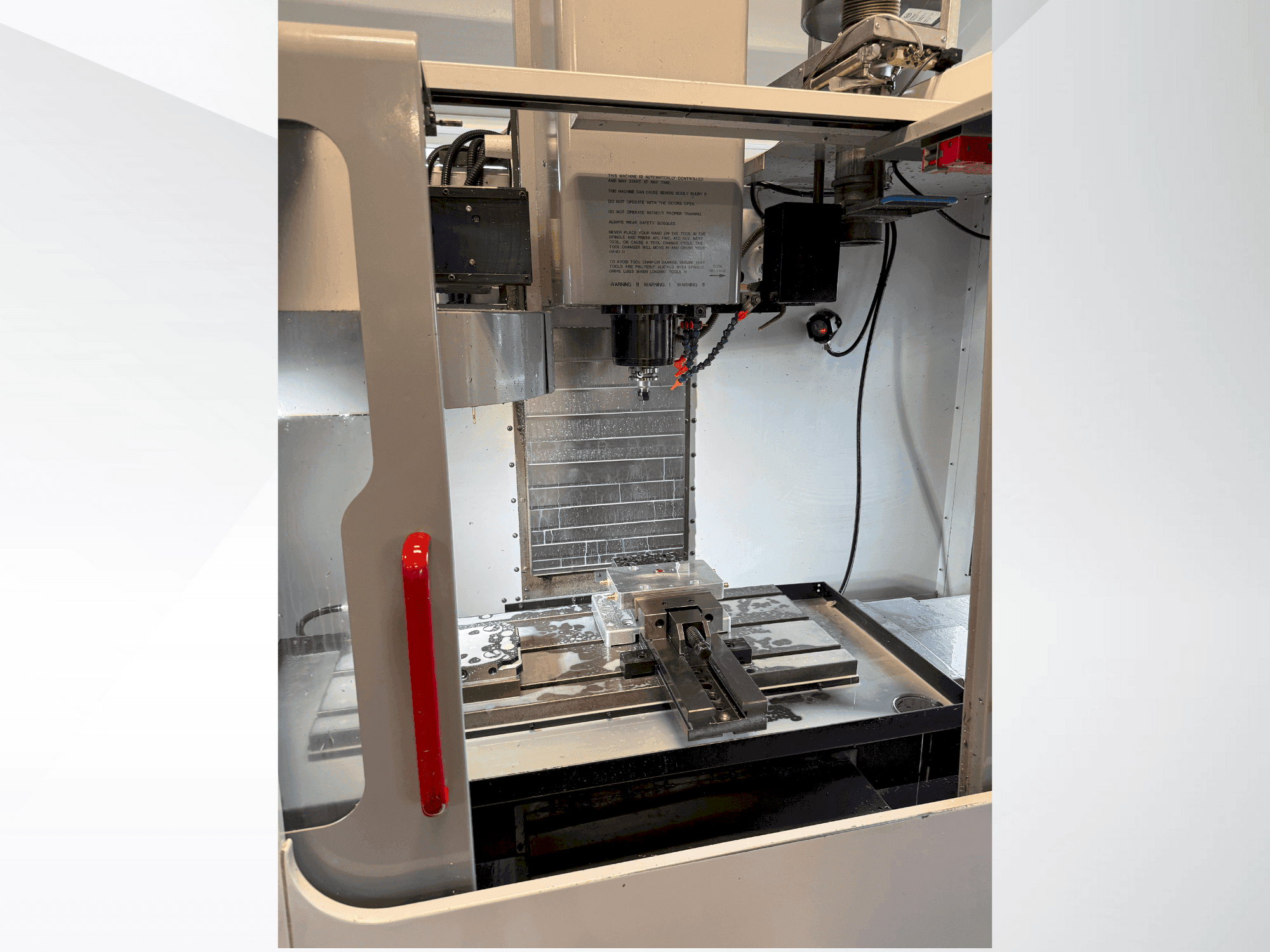 Mašīnas HAAS VF-2DHE pretskats