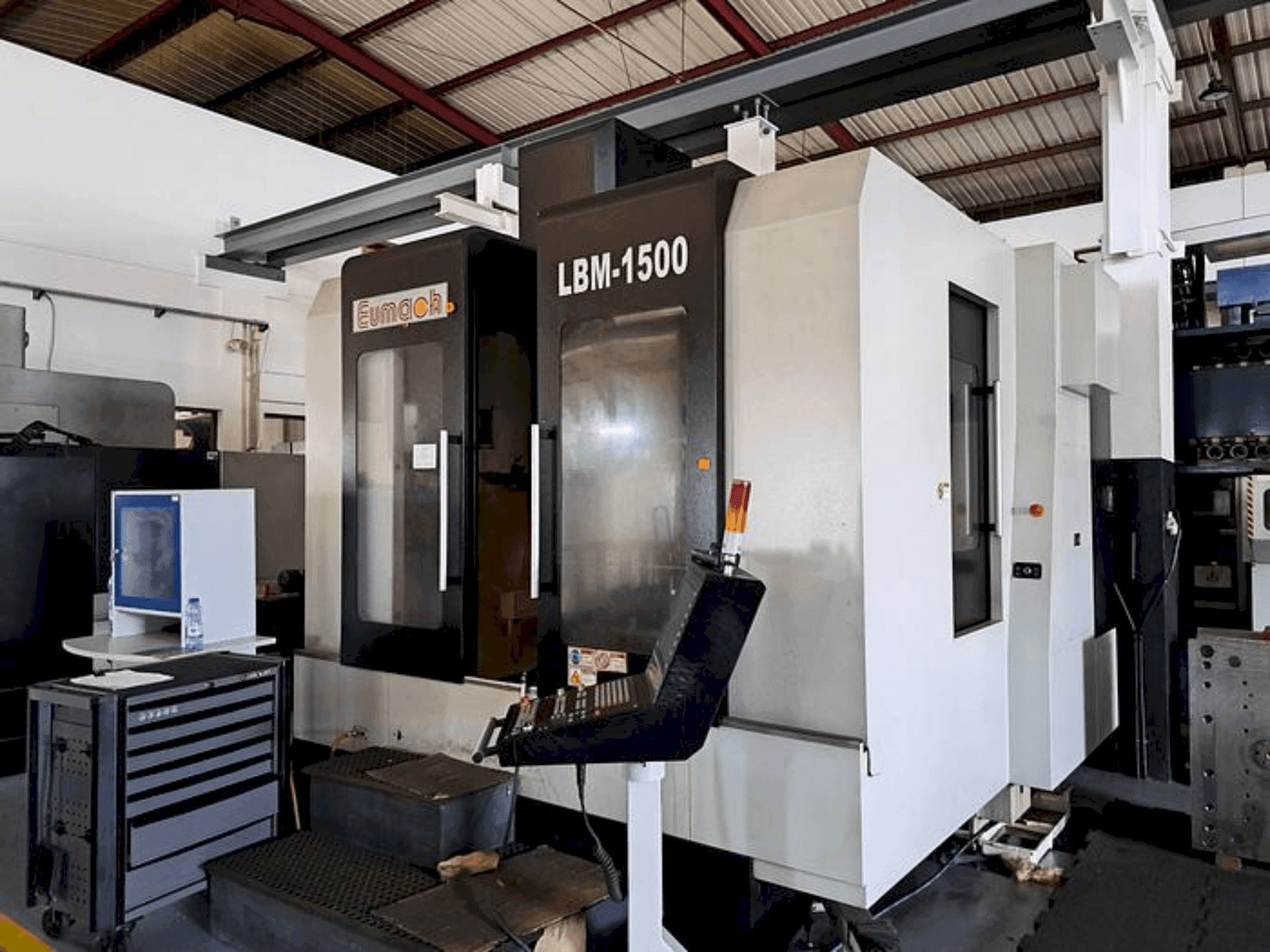 Mašīnas Eumach LBM-1500 pretskats