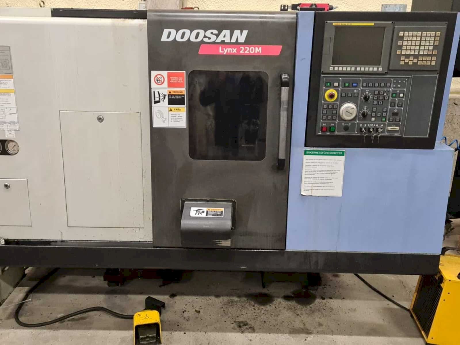 Mašīnas Doosan Lynx 220MA + bar feeder LNS Express pretskats