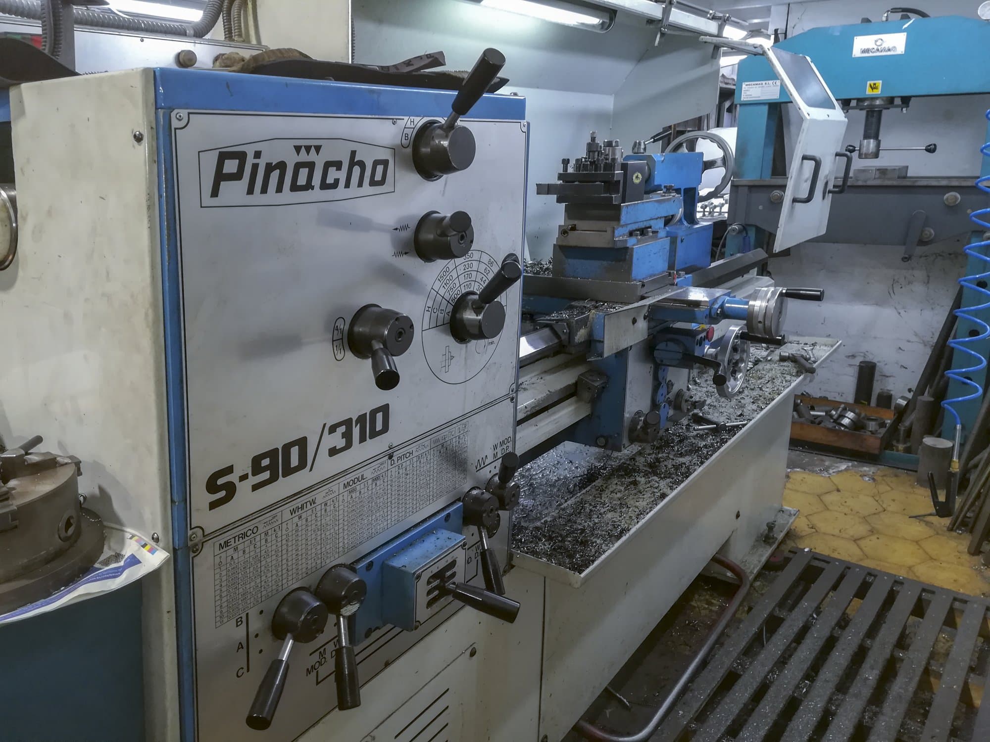 Mašīnas Pinacho S-90/310 skats  no kreisās puses