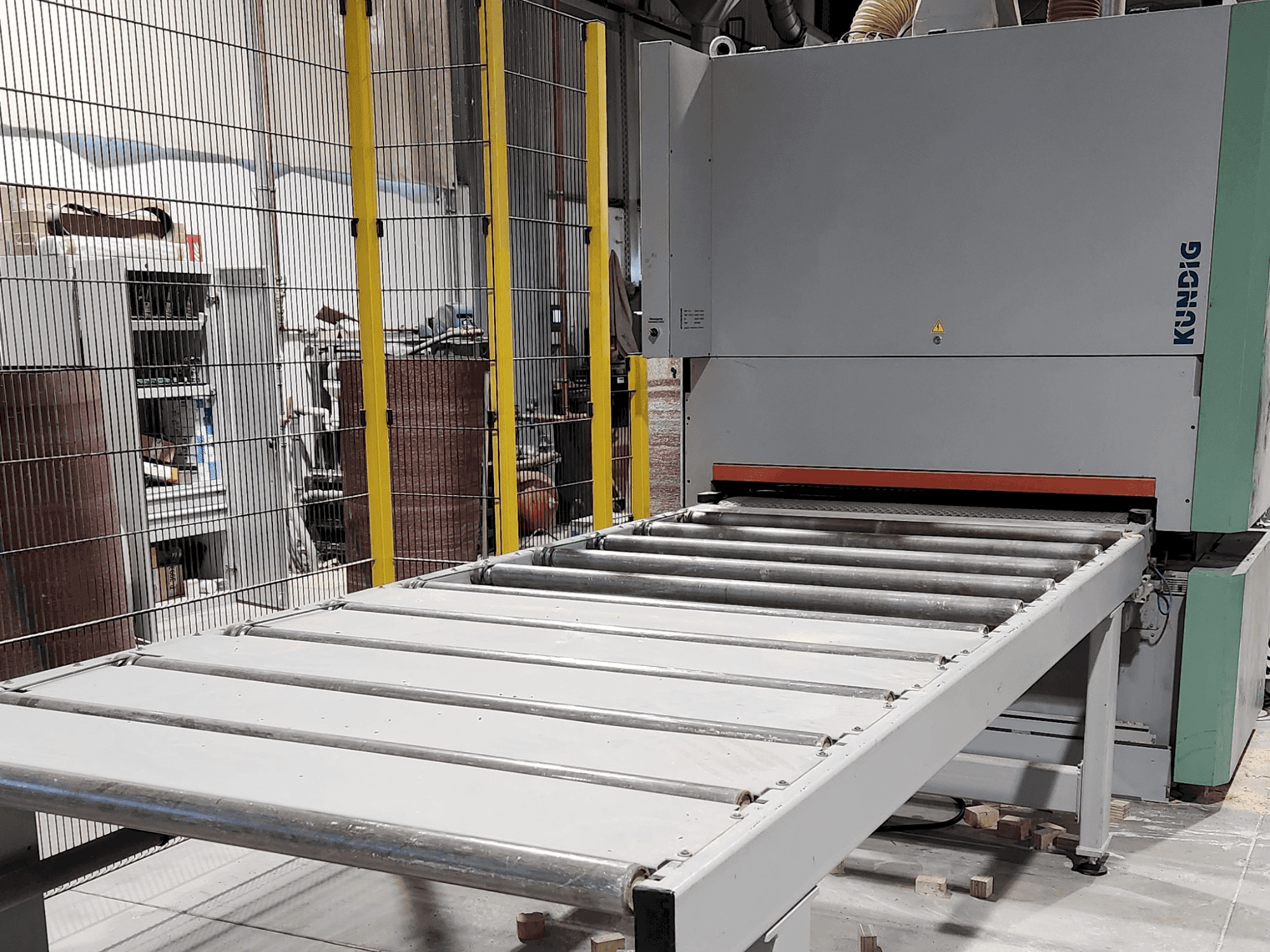 Mašīnas Kundig Premium-2 1350-RG  pretskats