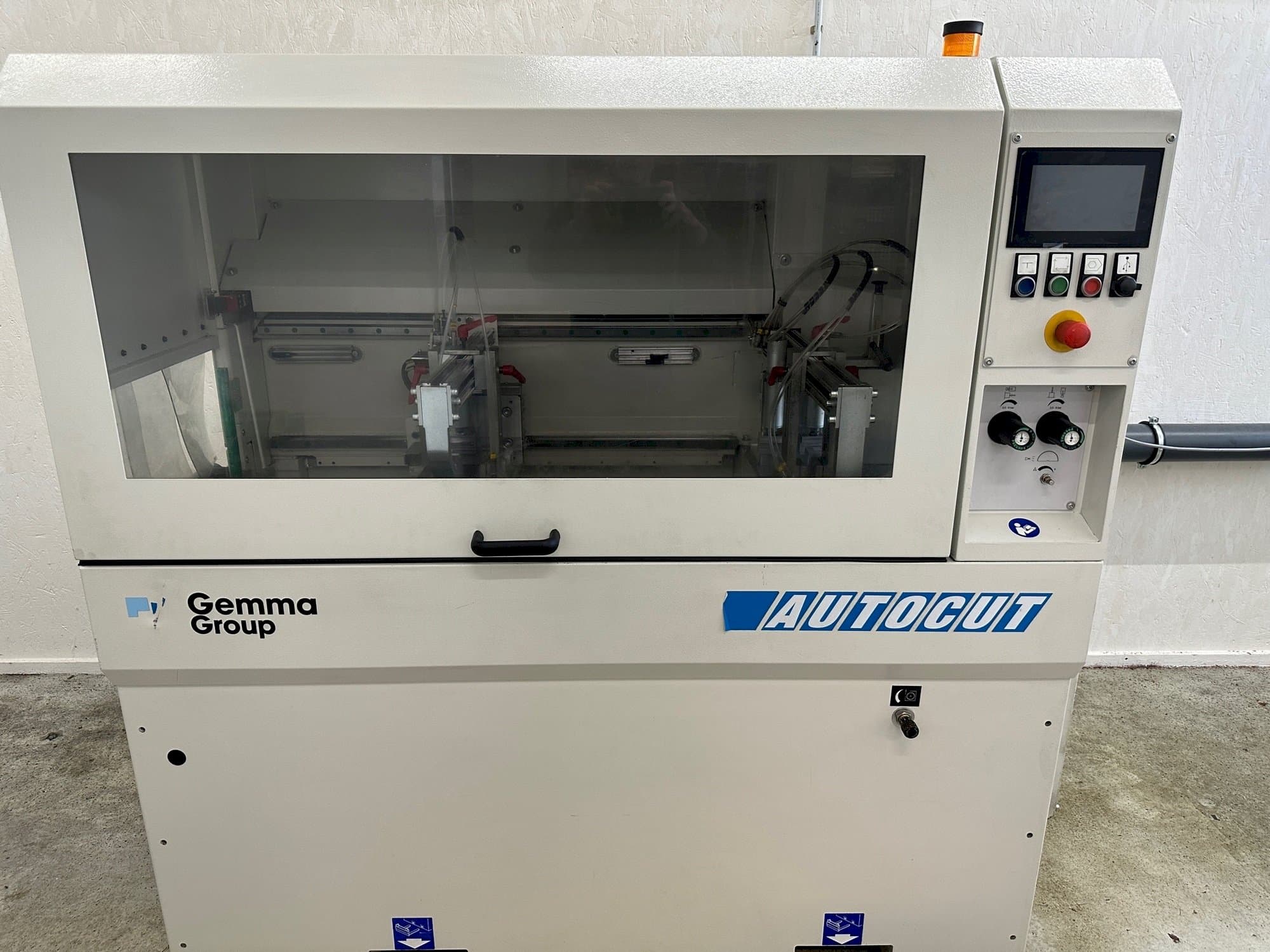 Mašīnas Autocut 550  pretskats