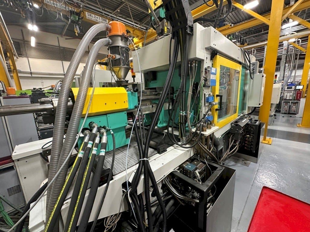 Mašīnas Arburg Allrounder 570C 2000 -350/150 kreisās malas  skats