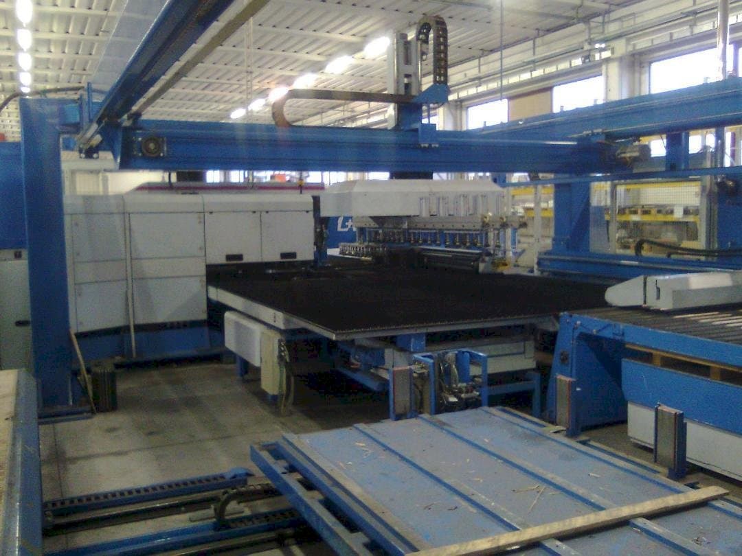 Mašīnas Finn-Power LP6  pretskats