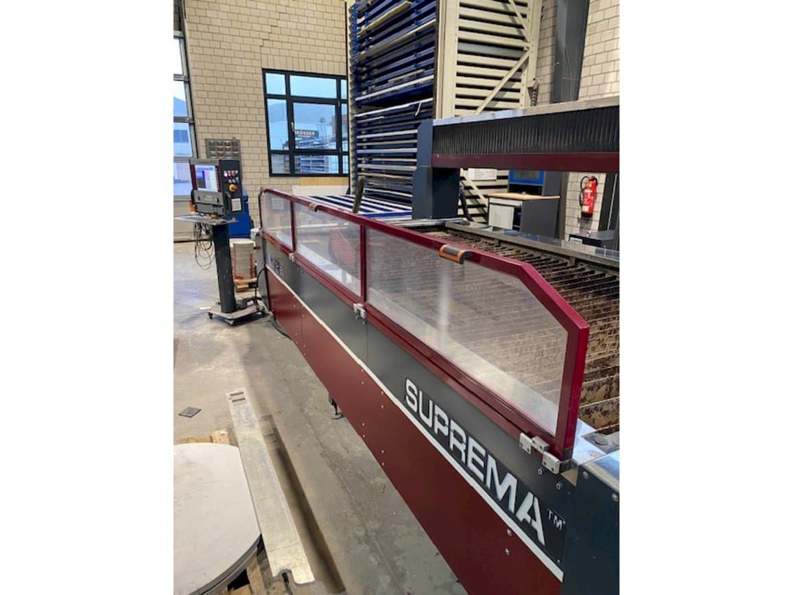 Mašīnas Waterjet Italy Suprem pretskats