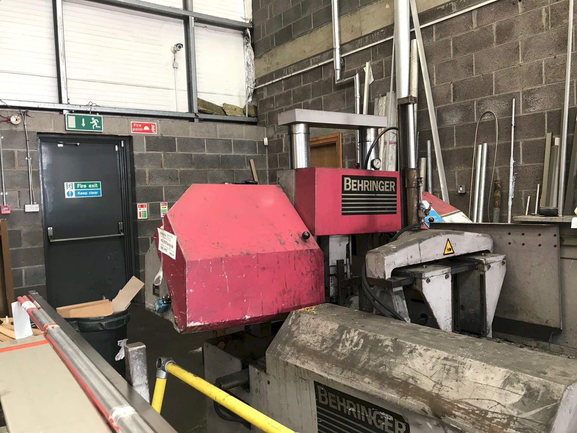 Mašīnas Behringer HBP303A pretskats