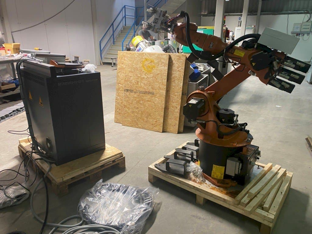 Mašīnas KUKA KR16-2 with KR C4 Controller pretskats