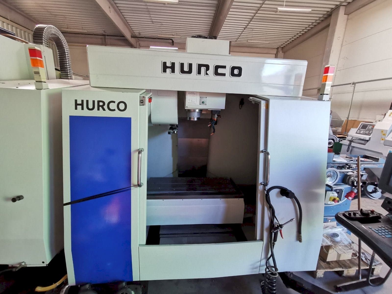 Mašīnas Hurco BMC 30 pretskats