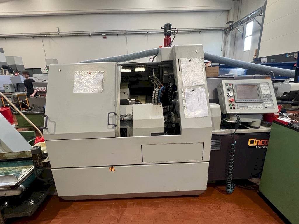 Mašīnas Citizen M32  pretskats