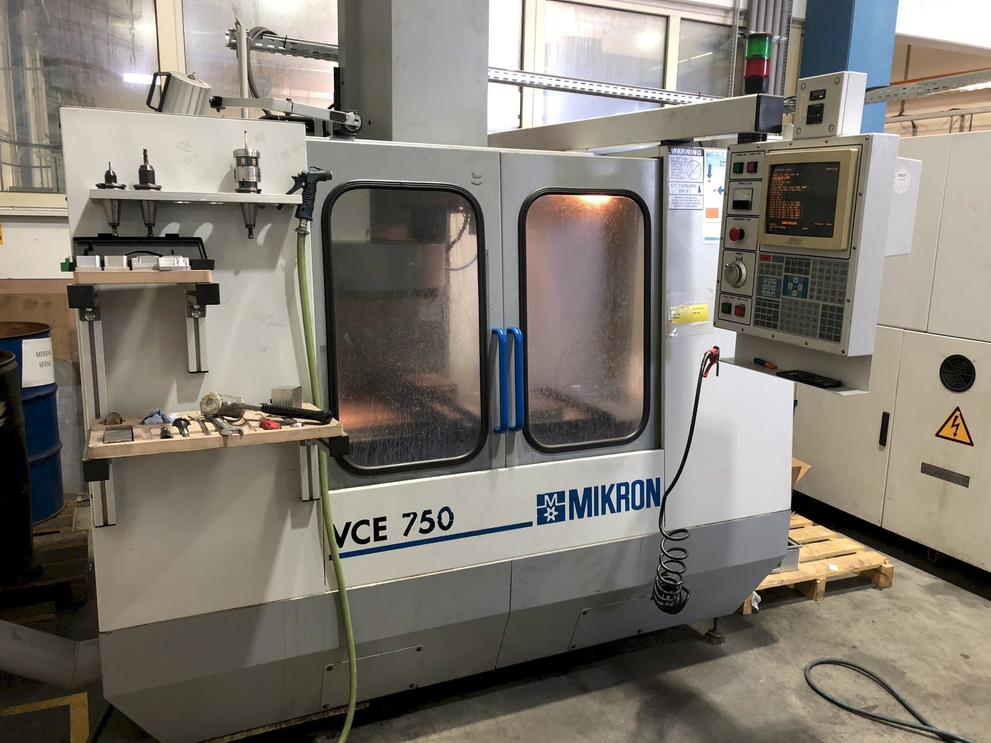 Mašīnas MIKRON VCE 750 pretskats