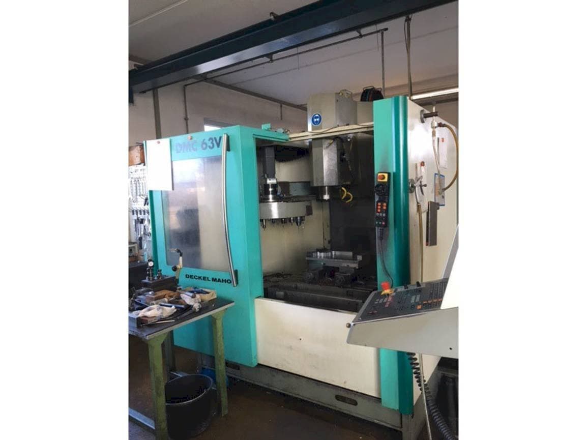 Mašīnas DMC DMC 63V pretskats