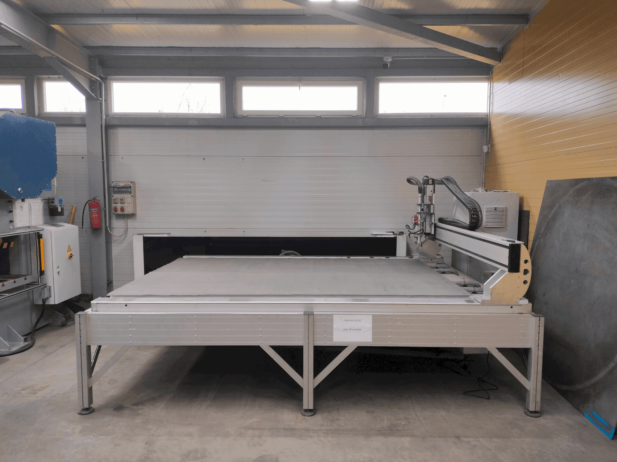 Mašīnas VHF CAM 2030 Active Pro  pretskats