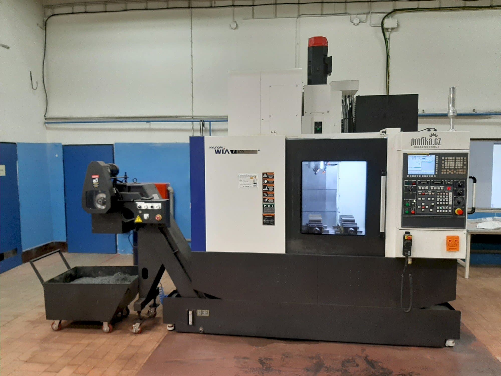 Mašīnas Hyundai Wia F400 pretskats