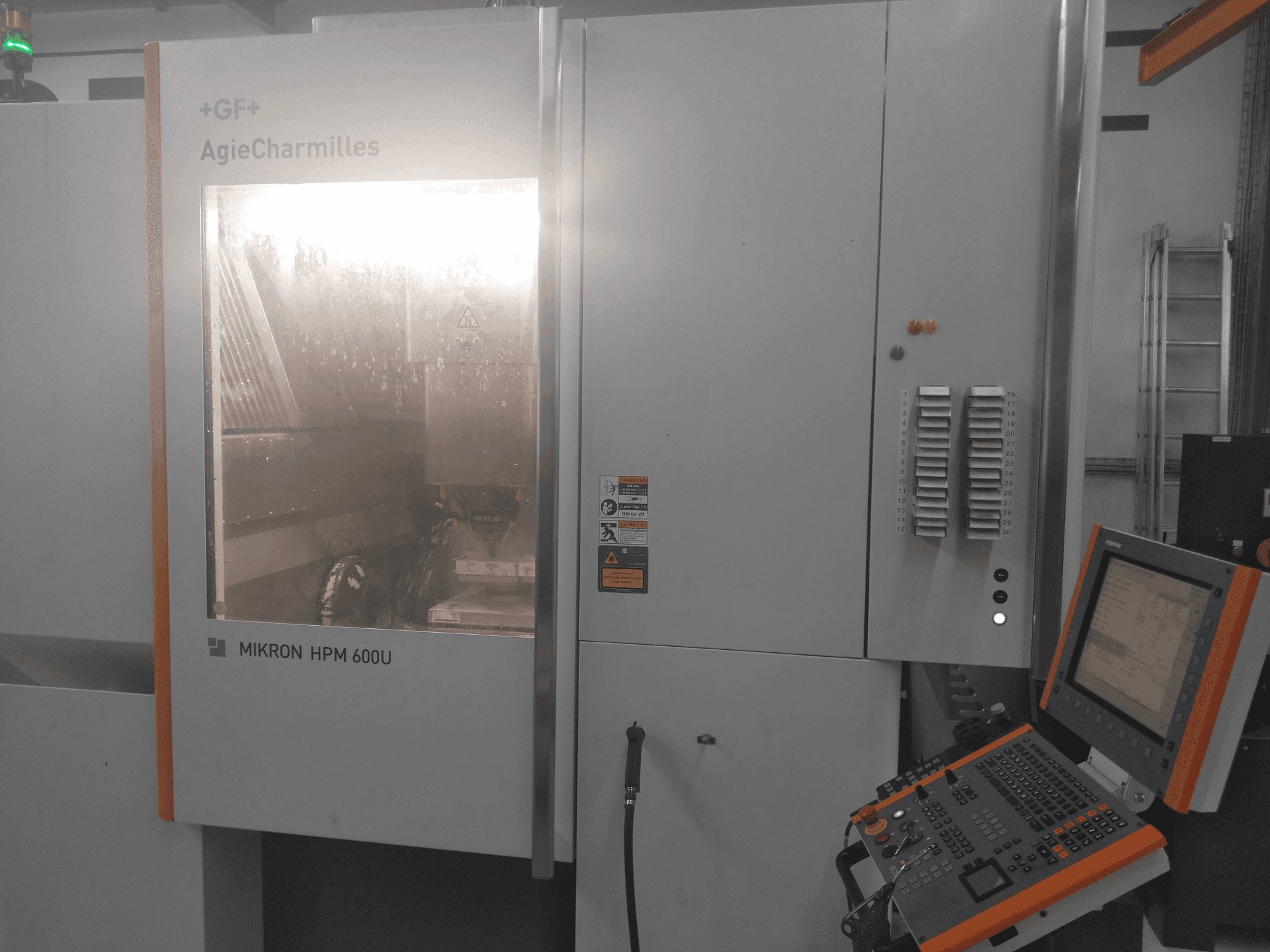 Mašīnas MIKRON HPM 600U pretskats