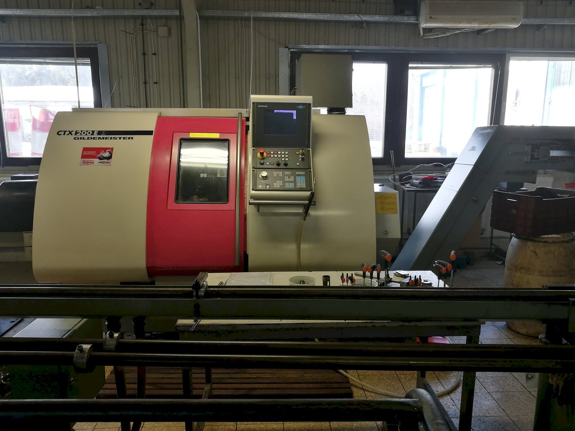 Mašīnas Gildemeister CTX 200 E pretskats