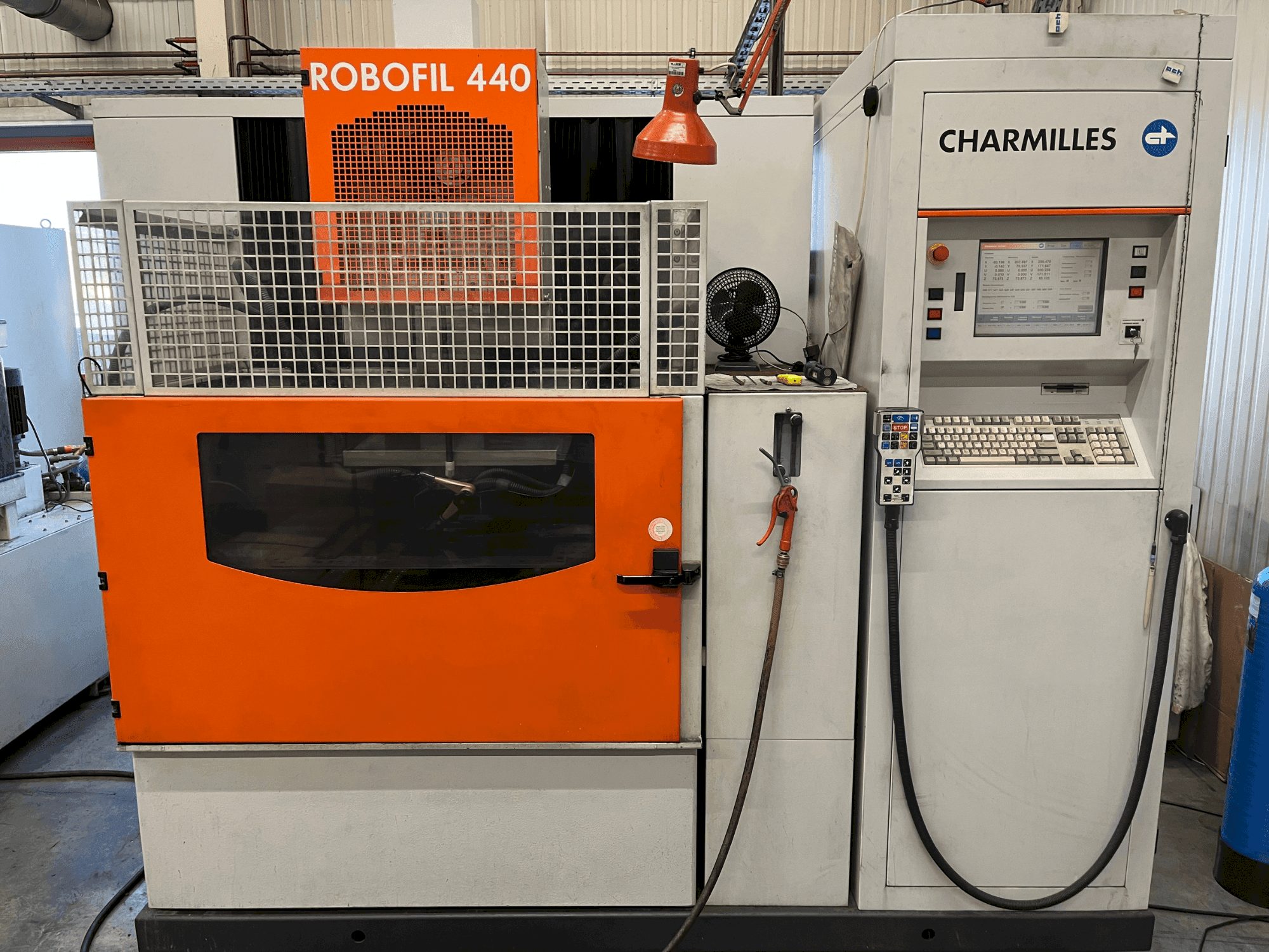 Mašīnas CHARMILLES Robofil 440 pretskats
