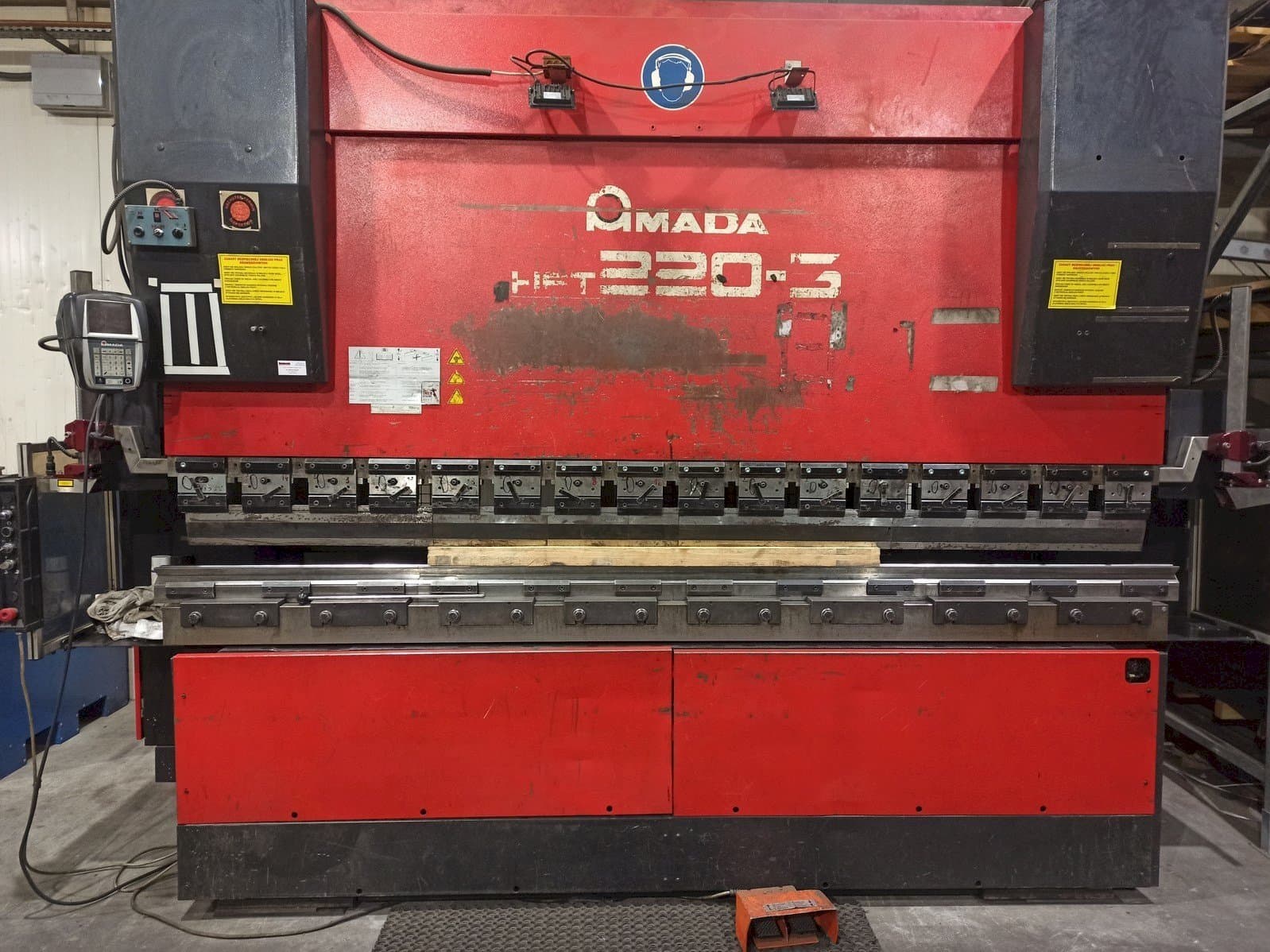 Mašīnas AMADA HFT 220-3 pretskats