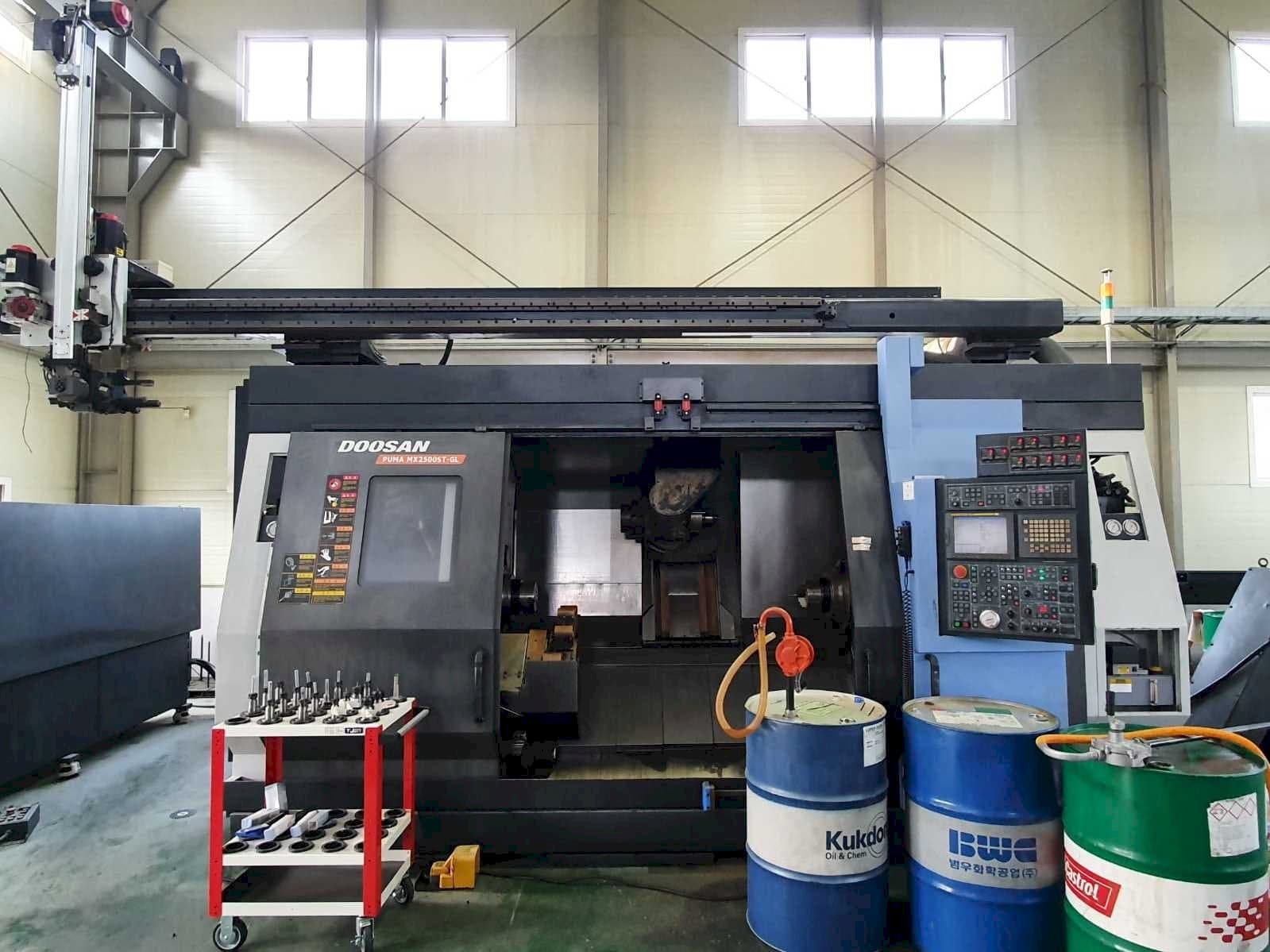 Mašīnas Doosan Puma MX2500ST-GL pretskats
