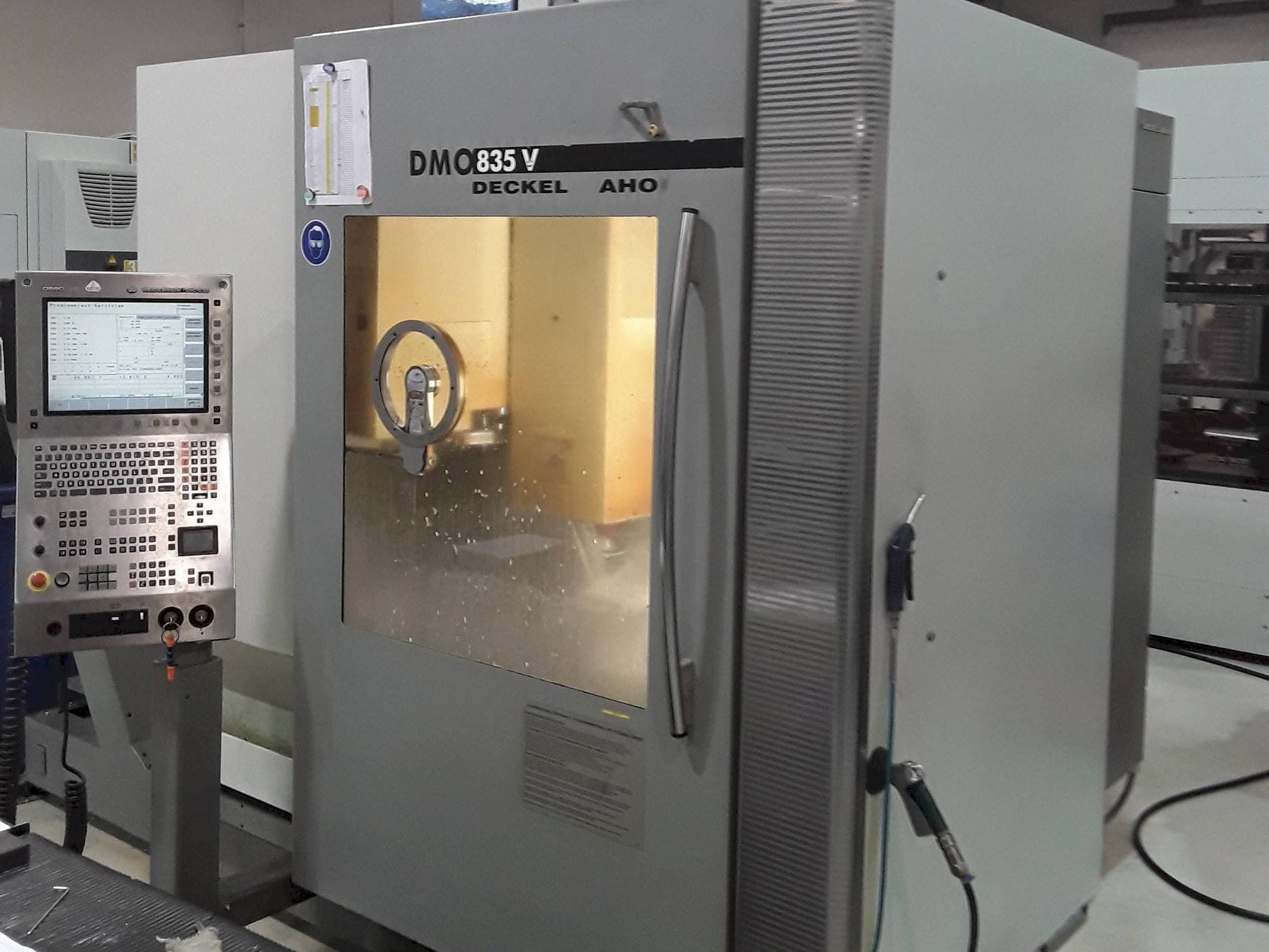 Mašīnas DECKEL MAHO DMC 835 V pretskats