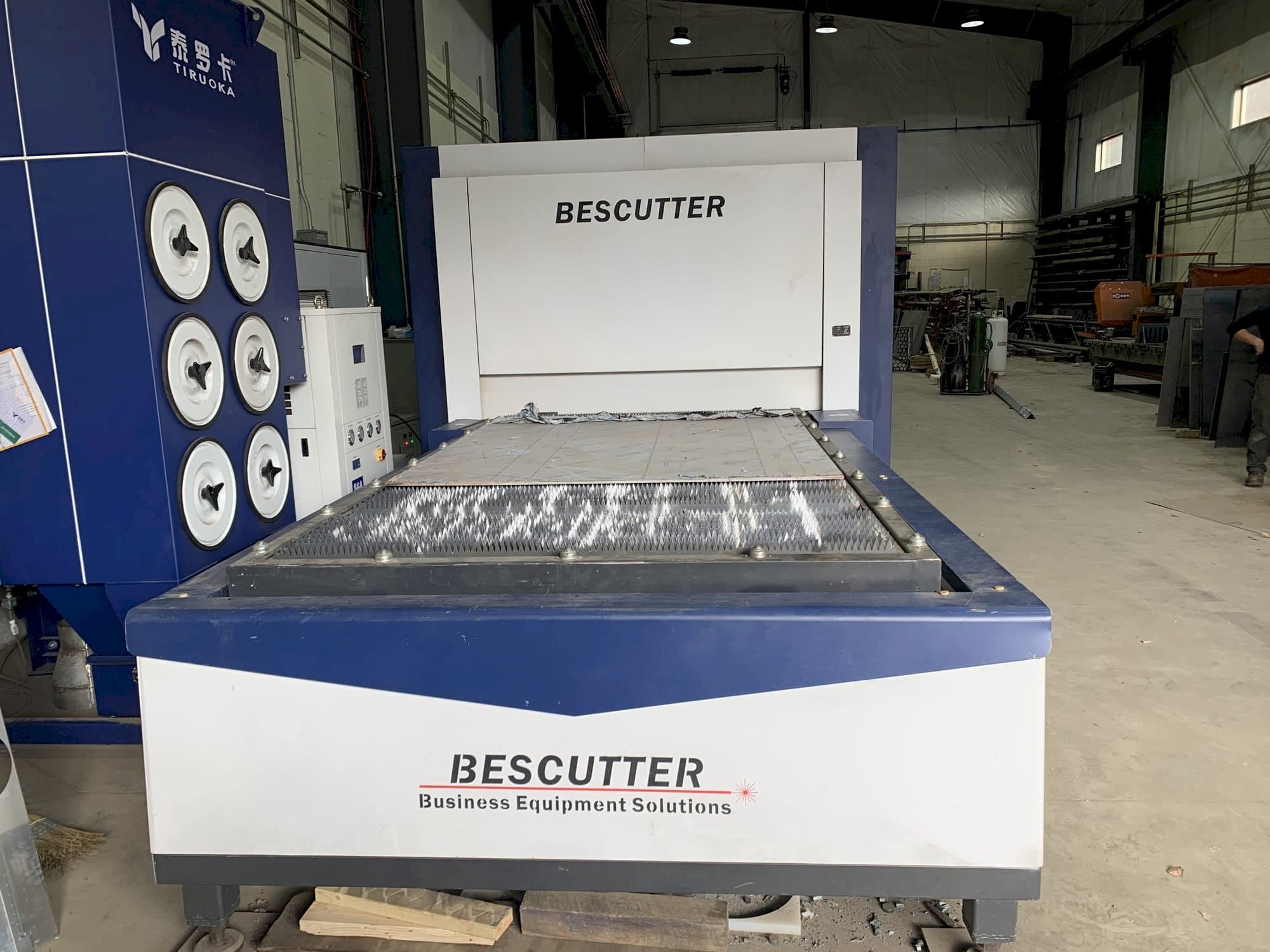 Mašīnas BESCUTTER Tital-8000W IPG pretskats