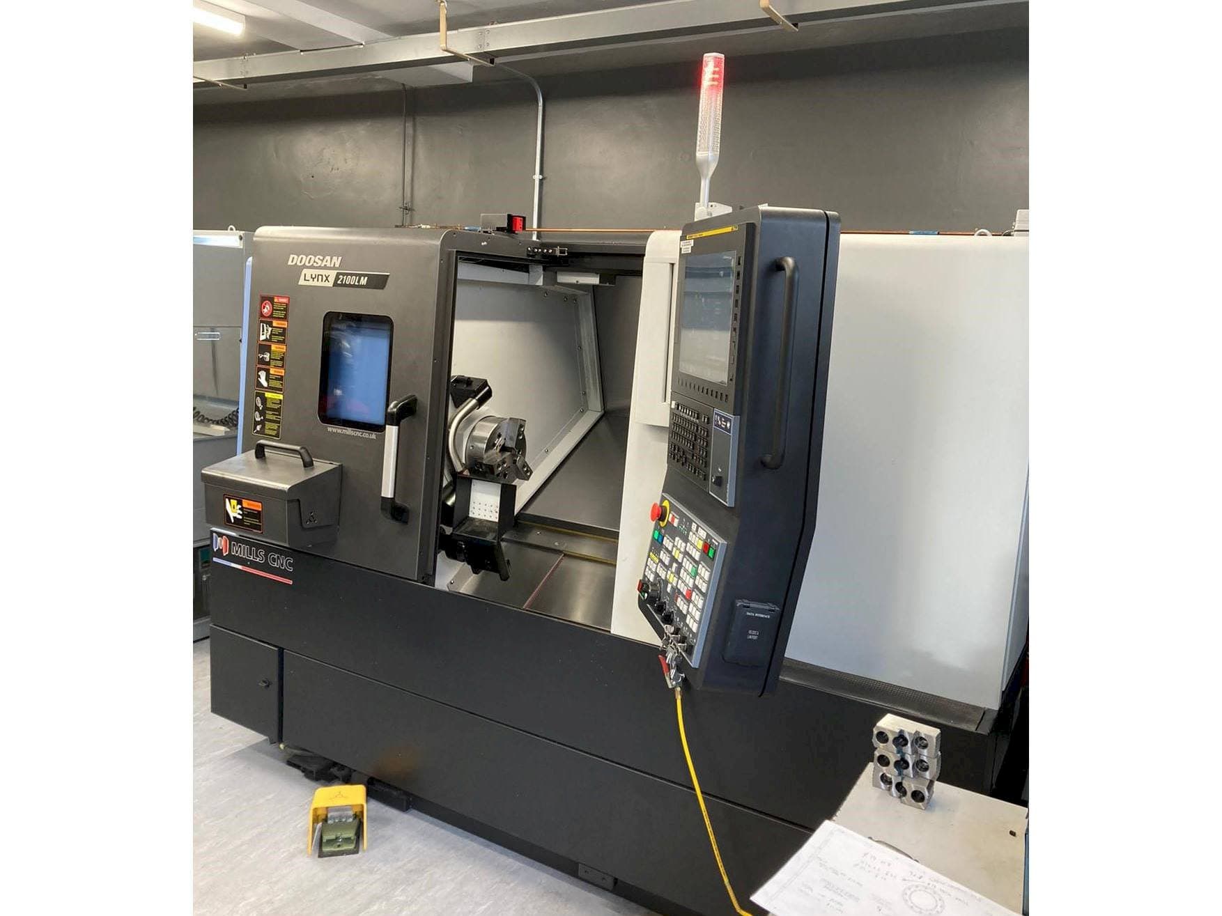 Mašīnas Doosan Lynx 2100 LMB  pretskats